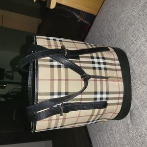 Burberry purse